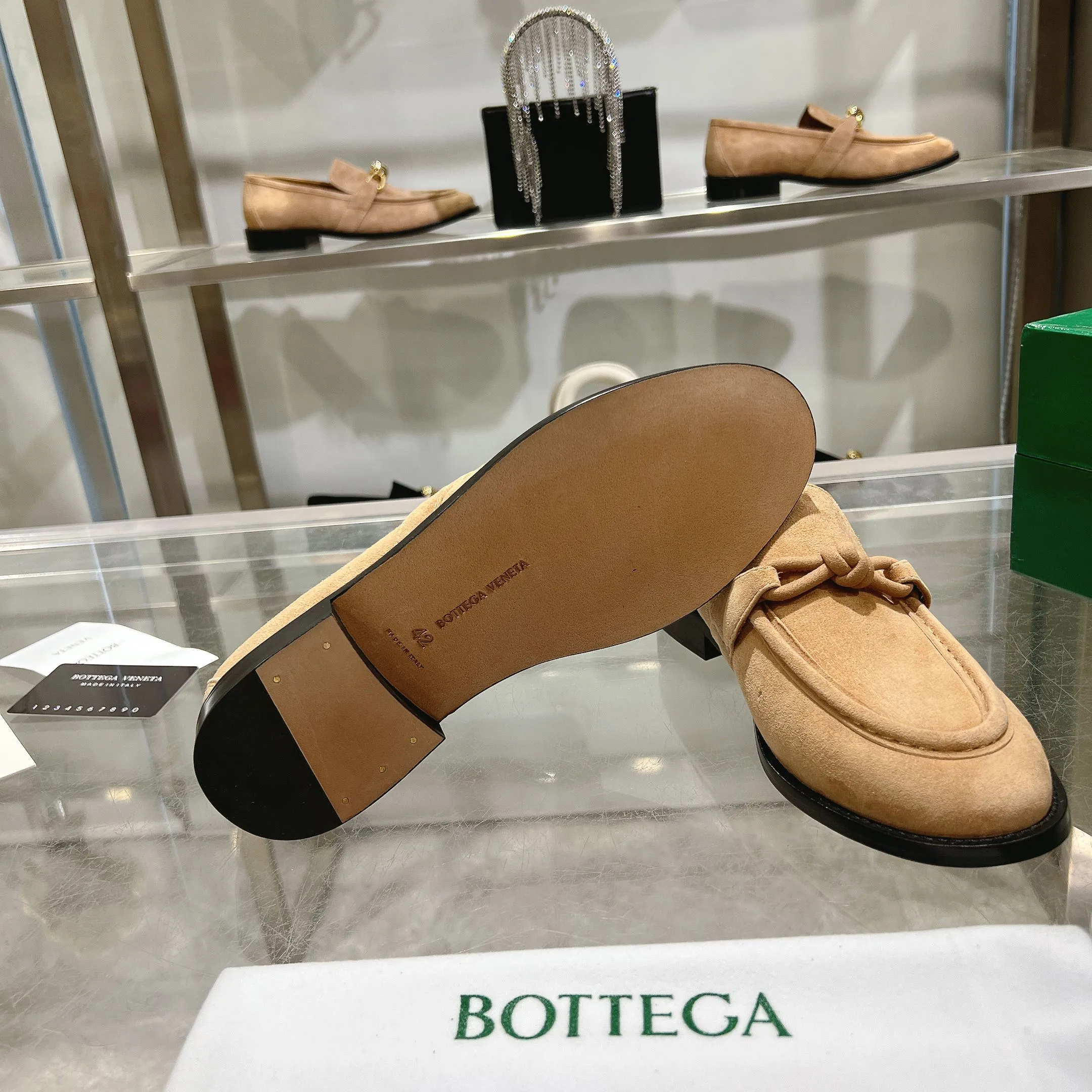 [BV] Top P: 840💰 Size: Female 35-39 (Female 40 custom-made) Male 39-44 (38.45 non-refundable) Bottega Veneta 2025 counter model! Small round toe loafers! Imported leather outsole! Imported grained cowhide! Solid color Niuli! !